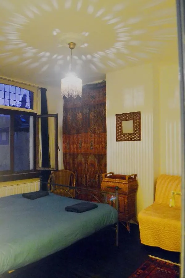 Zanzibar Bedroom Antwerp Homestay