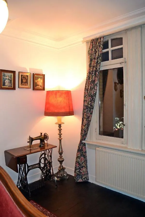 Zanzibar Bedroom Antwerp Homestay